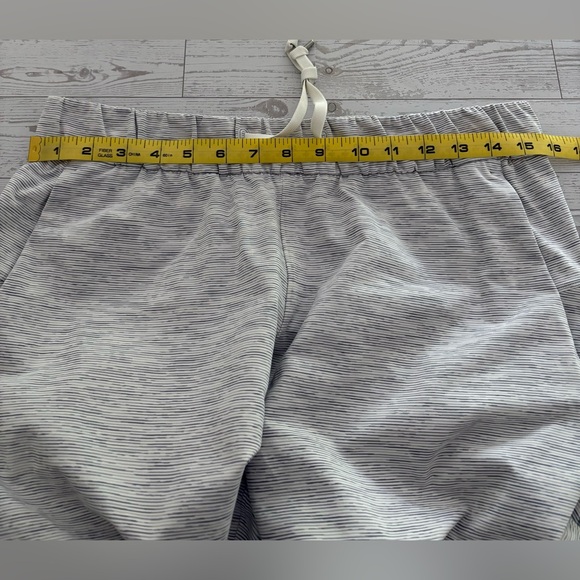 Lululemon On The Fly Crop 23" - Picture 10 of 11